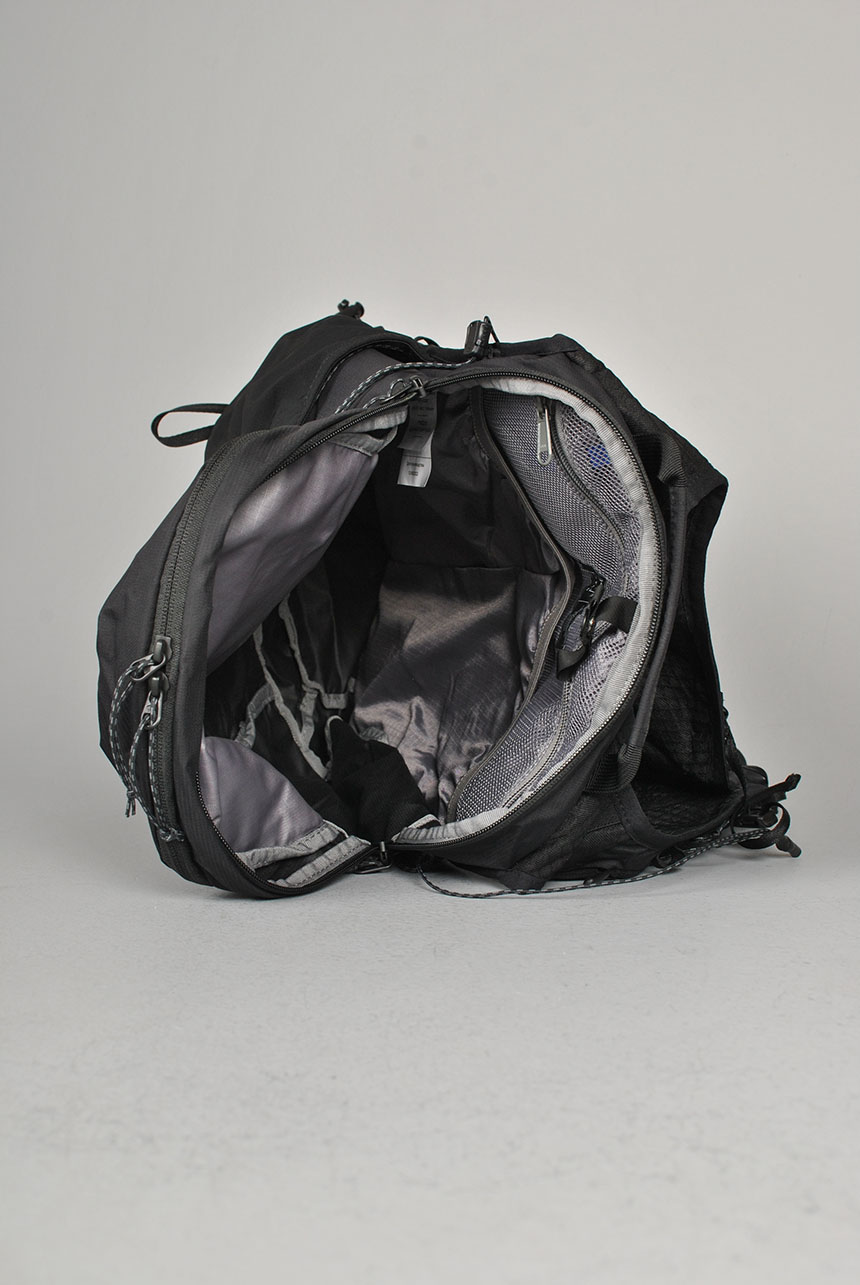 ak] Surgence Backpark 20L | 20 L | True-Black | 9010510553652